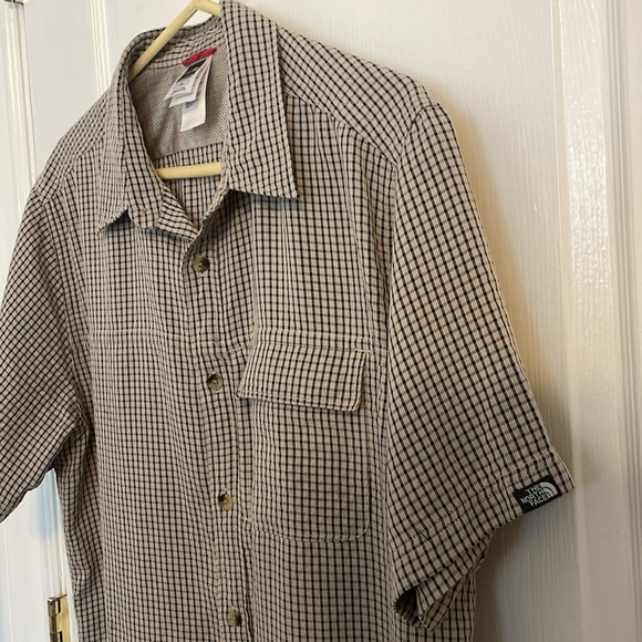 Men’s North Face Button Up - Picture 3 of 6